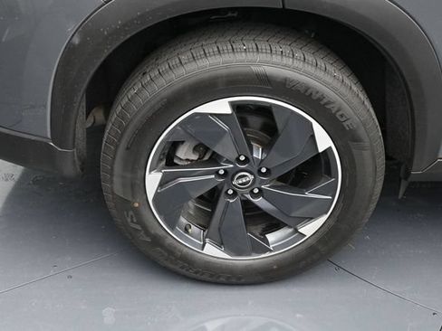 Used 2024 Nissan Rogue SV AWD/4WD image 10