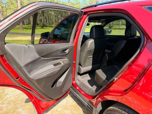 Used 2023 Chevrolet Equinox RS w/ RS Leather Package FWD image 25