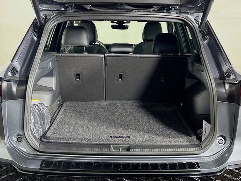 New 2025 Volkswagen Tiguan SE R-Line image 21