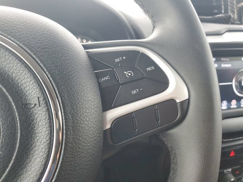 Used 2018 Jeep Renegade Latitude w/ Popular Equipment Group AWD/4WD image 21