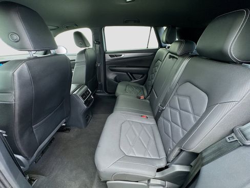 Used 2025 Volkswagen Atlas Cross Sport SE image 15