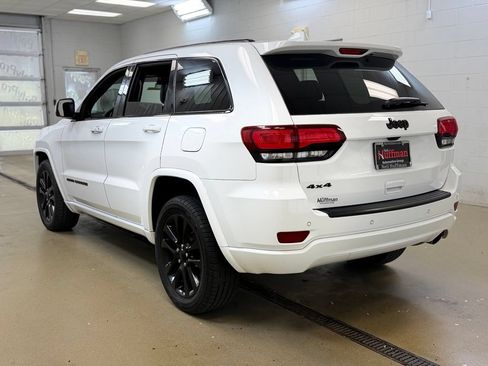 Used 2021 Jeep Grand Cherokee Laredo X AWD/4WD image 7