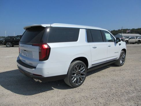 New 2026 GMC Yukon XL Denali Ultimate AWD/4WD image 4