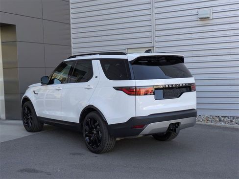 Used 2025 Land Rover Discovery S image 3