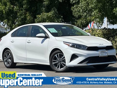 Used 2023 Kia Forte LXS image 1