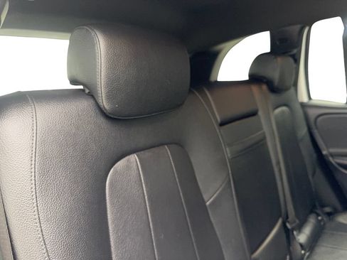 Used 2022 Mercedes-Benz GLB 250 w/ Premium Package Lite image 38