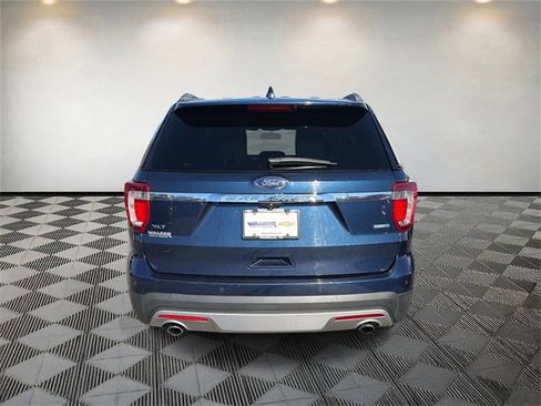Used 2017 Ford Explorer XLT image 6