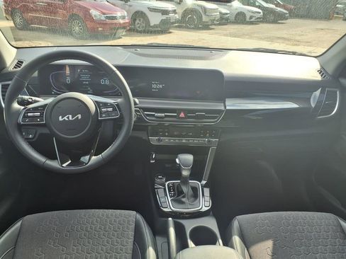 Certified 2025 Kia Seltos S FWD image 3