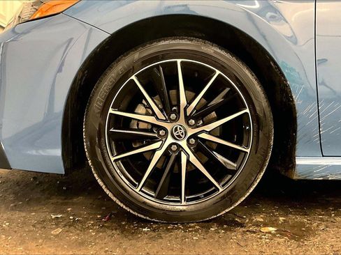 Used 2023 Toyota Camry SE image 8
