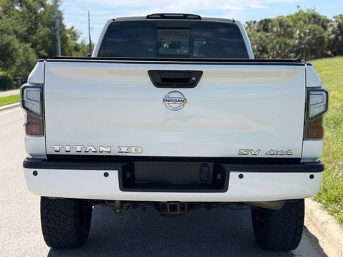Used 2017 Nissan Titan SV image 4