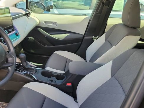 Used 2025 Toyota Corolla LE image 8