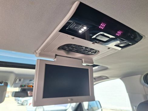 Used 2018 Cadillac Escalade ESV Luxury RWD image 12