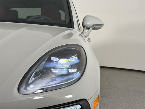 Certified 2026 Porsche Macan AWD/4WD image 15