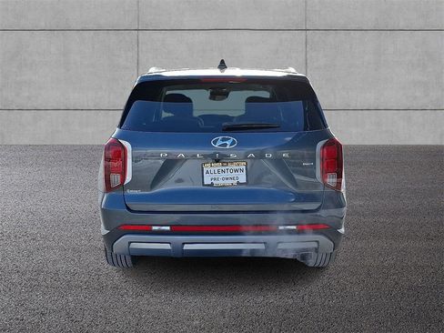 Used 2023 Hyundai Palisade Limited image 4