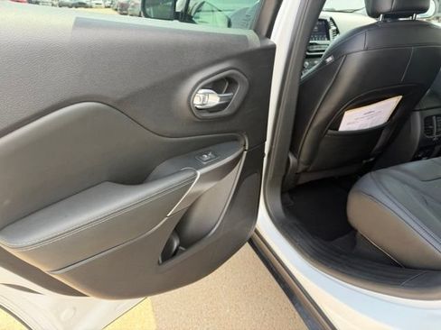 Used 2021 Jeep Cherokee Limited AWD/4WD image 11