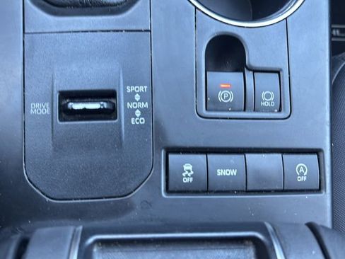 Used 2020 Toyota Highlander LE image 30