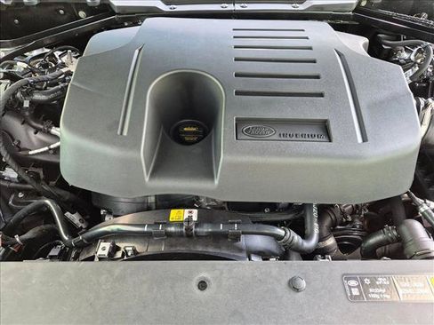 Certified 2025 Land Rover Defender 130 X-Dynamic SE AWD/4WD image 25