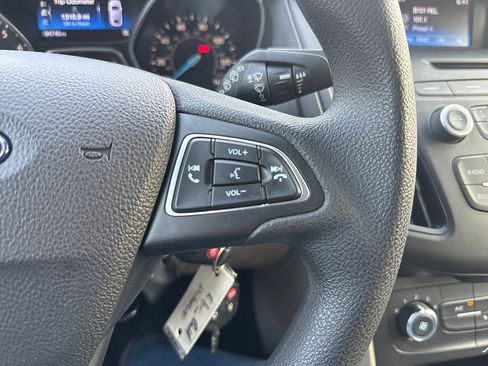 Used 2016 Ford Focus SE w/ SE Power Seat Package FWD image 41