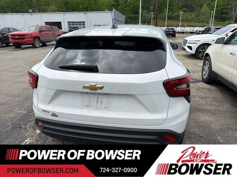 Certified 2024 Chevrolet Trax LS w/ LS Convenience Package FWD image 9