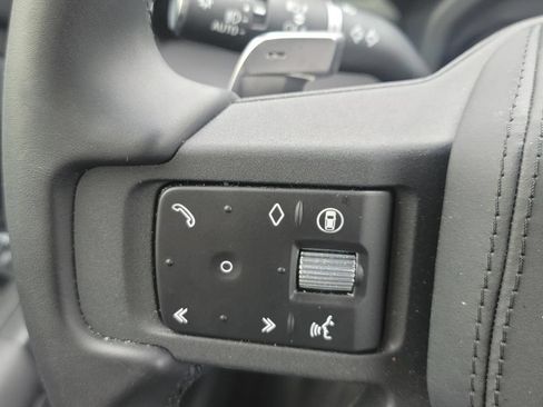 Used 2025 Land Rover Defender 110 V8 AWD/4WD image 23