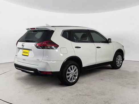 Used 2018 Nissan Rogue S image 5
