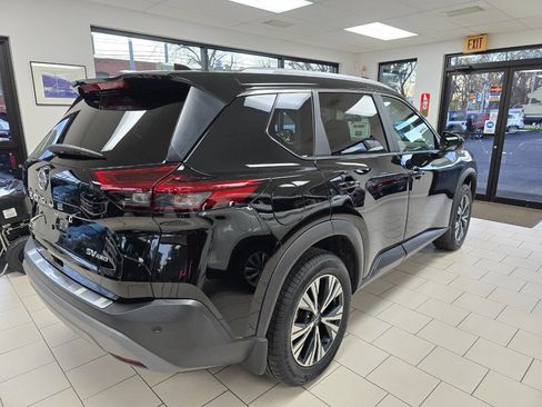 Used 2023 Nissan Rogue SV w/ SV Premium B Package image 12