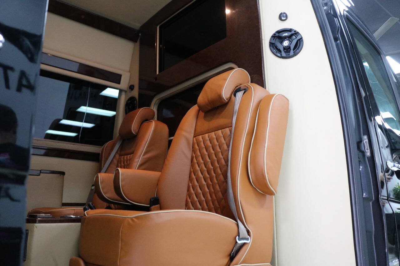 Used 2011 Mercedes-Benz Sprinter 2500 image 14