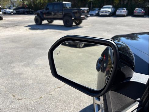 Used 2020 Ford Explorer Platinum w/ Premium Technology Package image 18