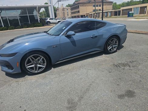 Used 2025 Ford Mustang GT RWD image 3