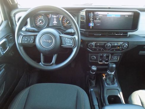 Certified 2024 Jeep Gladiator Sport image 12