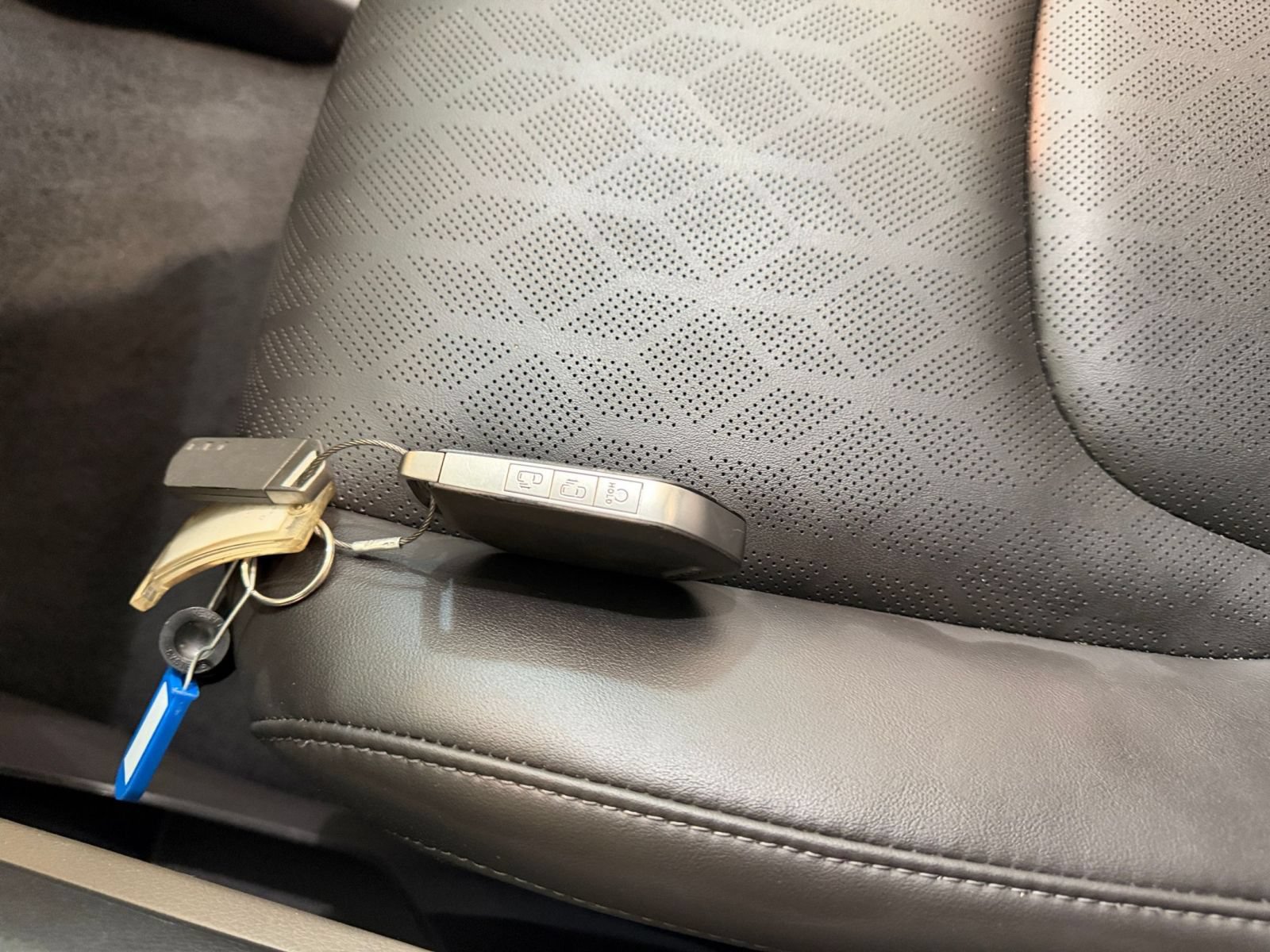 Used 2026 Kia Carnival FWD image 26