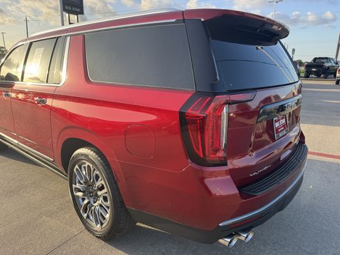 Used 2024 GMC Yukon XL Denali Ultimate AWD/4WD image 8