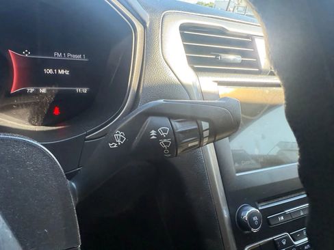 Used 2018 Ford Fusion SE w/ Fusion SE Technology Package image 17