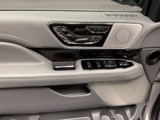Used 2019 Lincoln Navigator Reserve AWD/4WD image 15
