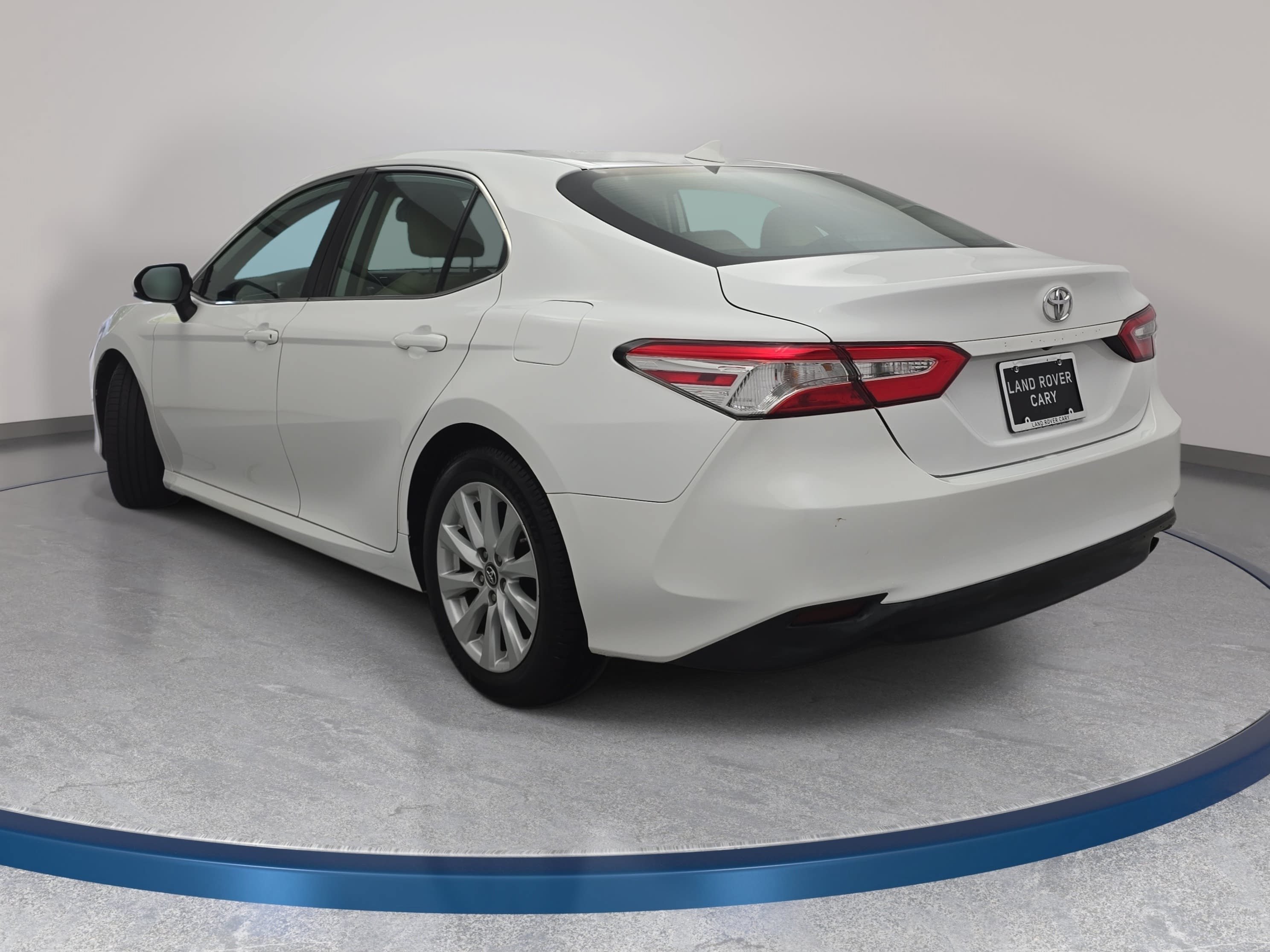 Used 2019 Toyota Camry LE FWD image 7