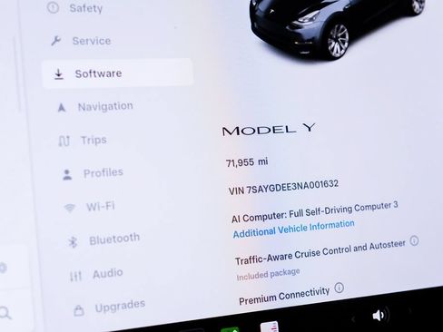 Used 2022 Tesla Model Y Long Range AWD/4WD image 19