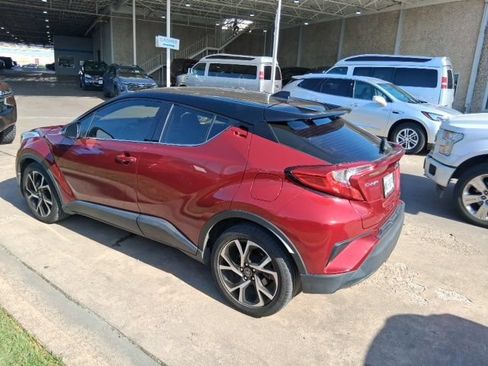 Used 2019 Toyota C-HR Limited FWD image 3
