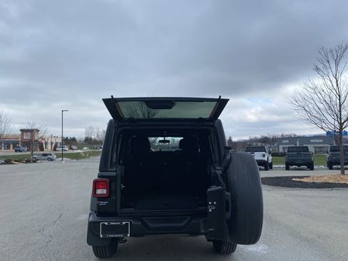 Certified 2018 Jeep Wrangler Unlimited Sport image 12