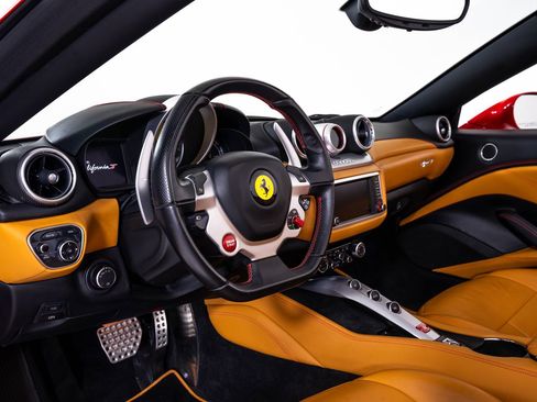 Used 2016 Ferrari California T image 18