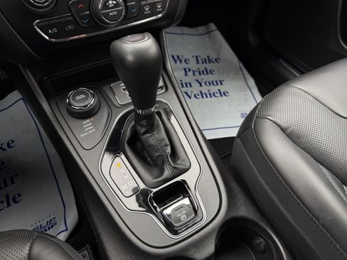 Used 2019 Jeep Cherokee Limited image 19