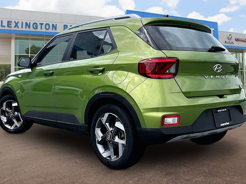 Used 2022 Hyundai Venue SEL w/ Cargo Package image 3