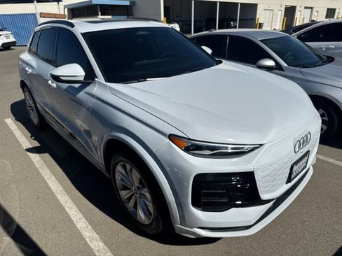 Used 2025 Audi Q6 e-tron Premium w/ Convenience Package RWD image 1