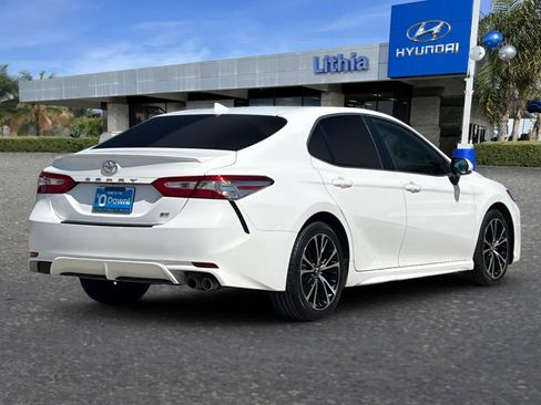 Used 2019 Toyota Camry SE FWD image 3
