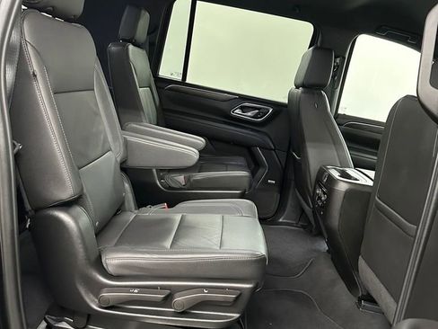 Used 2024 Chevrolet Suburban LT image 34