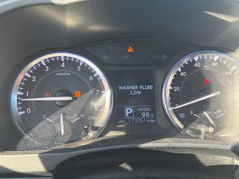 Used 2015 Toyota Highlander Plus FWD image 6