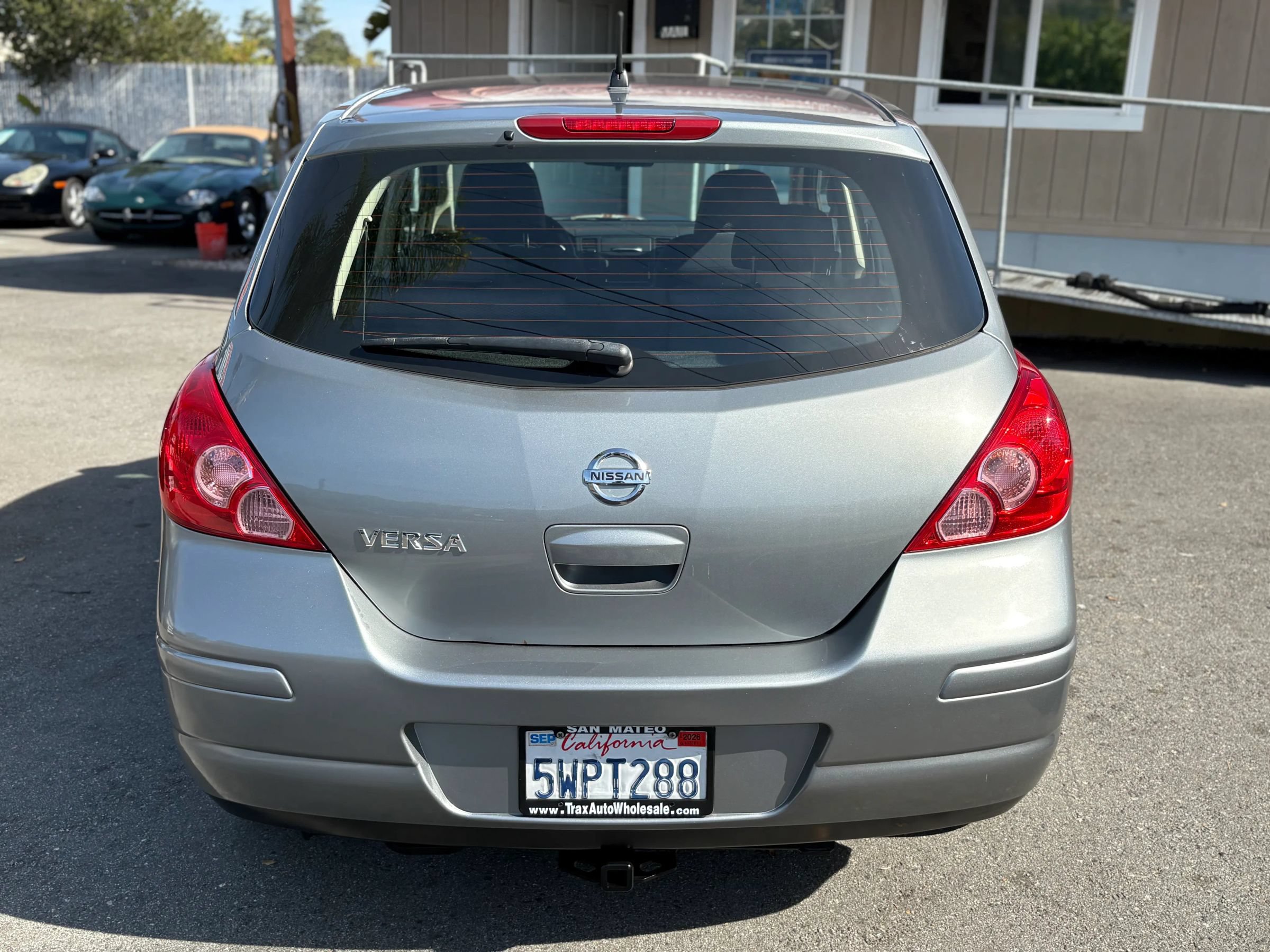 Used 2007 Nissan Versa Hatchback FWD image 4