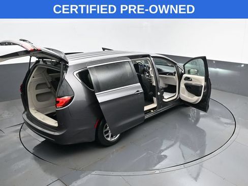 Used 2023 Chrysler Pacifica Touring-L FWD image 30