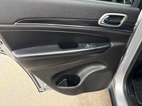 Used 2019 Jeep Grand Cherokee Limited w/ Luxury Group II image 33