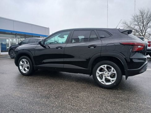 Used 2025 Chevrolet Trax LS w/ LS Convenience Package image 6