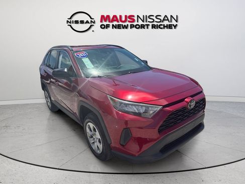 Used 2021 Toyota RAV4 LE AWD/4WD image 3